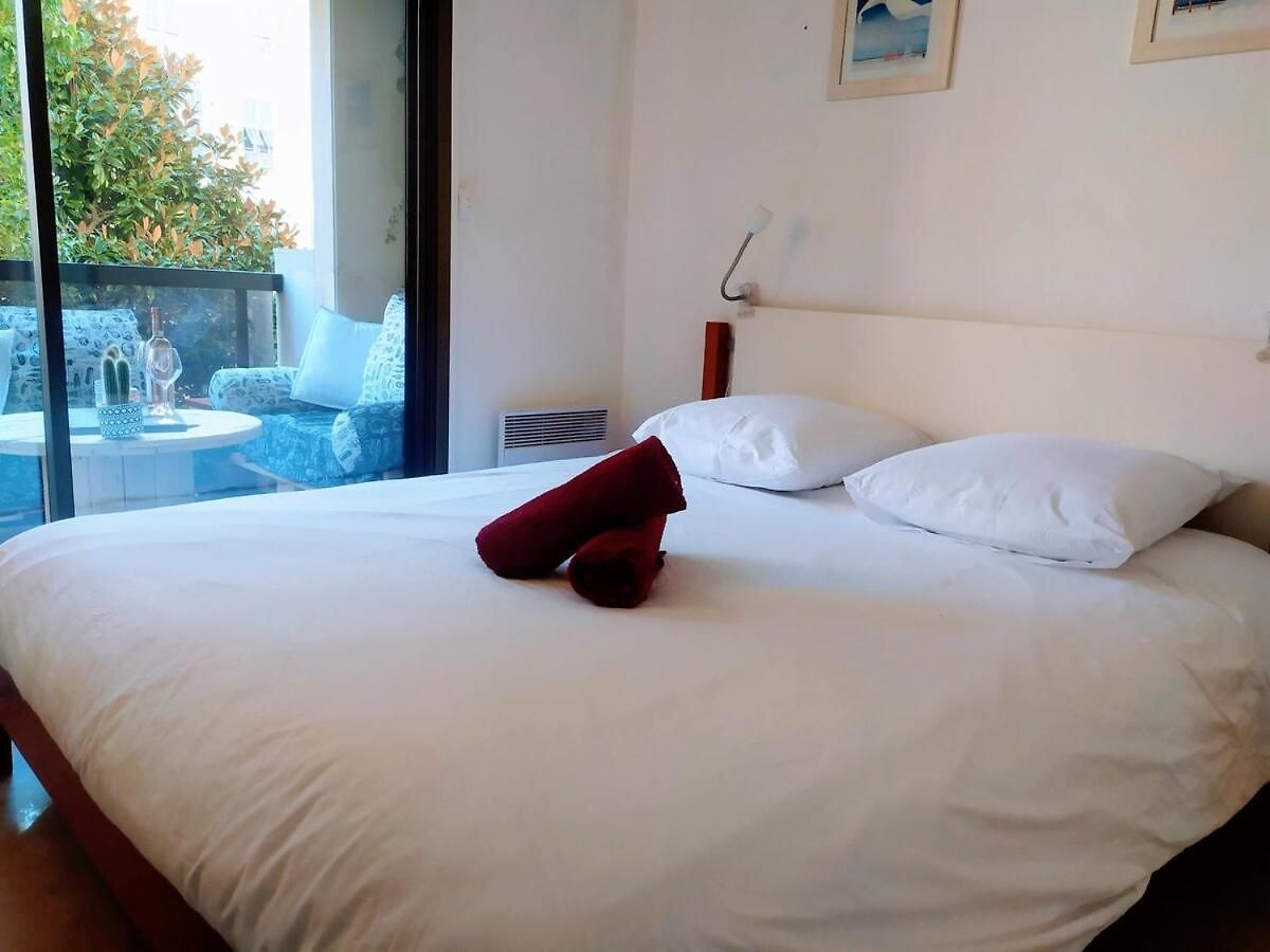 Wehost Barety - Blooming Balcony Retreat - 3-4prs Appartement