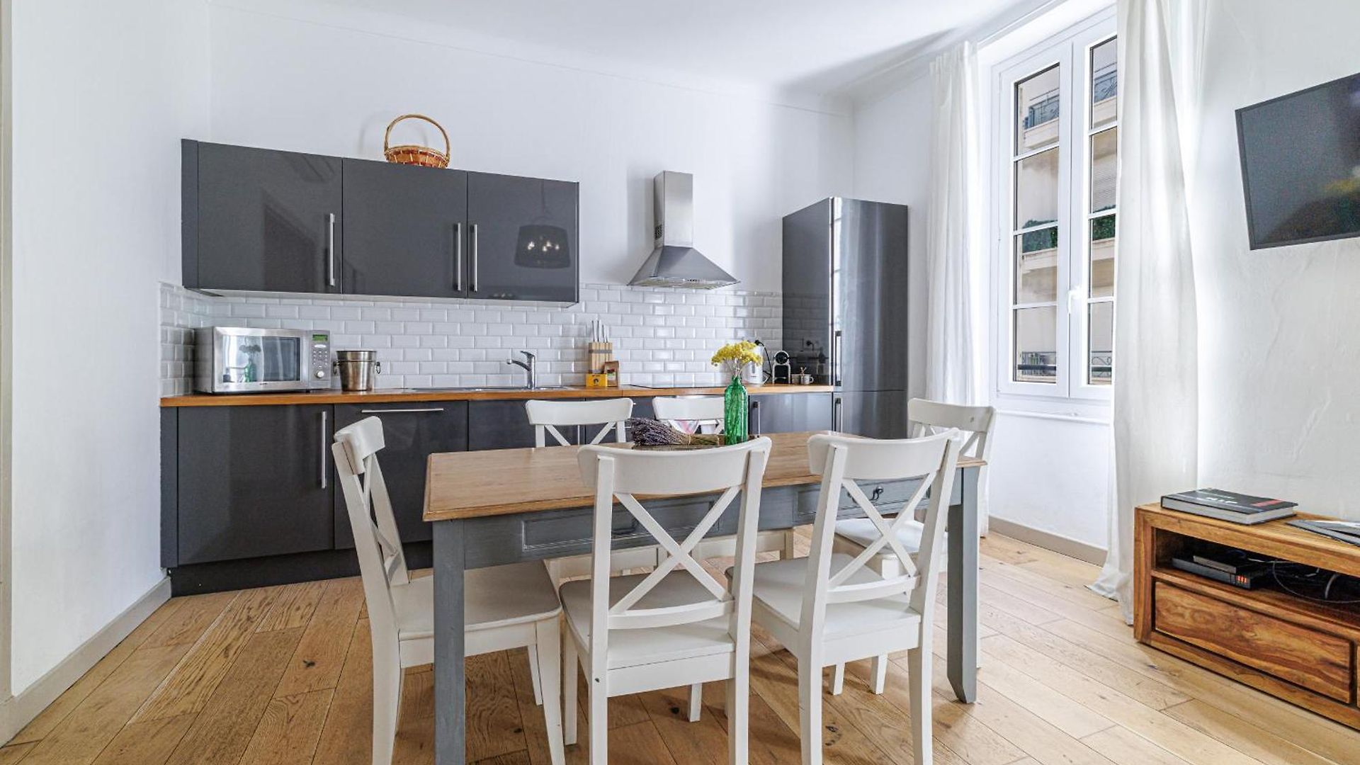 Apartment Wide & 3 Bdr - Ac & Balcony