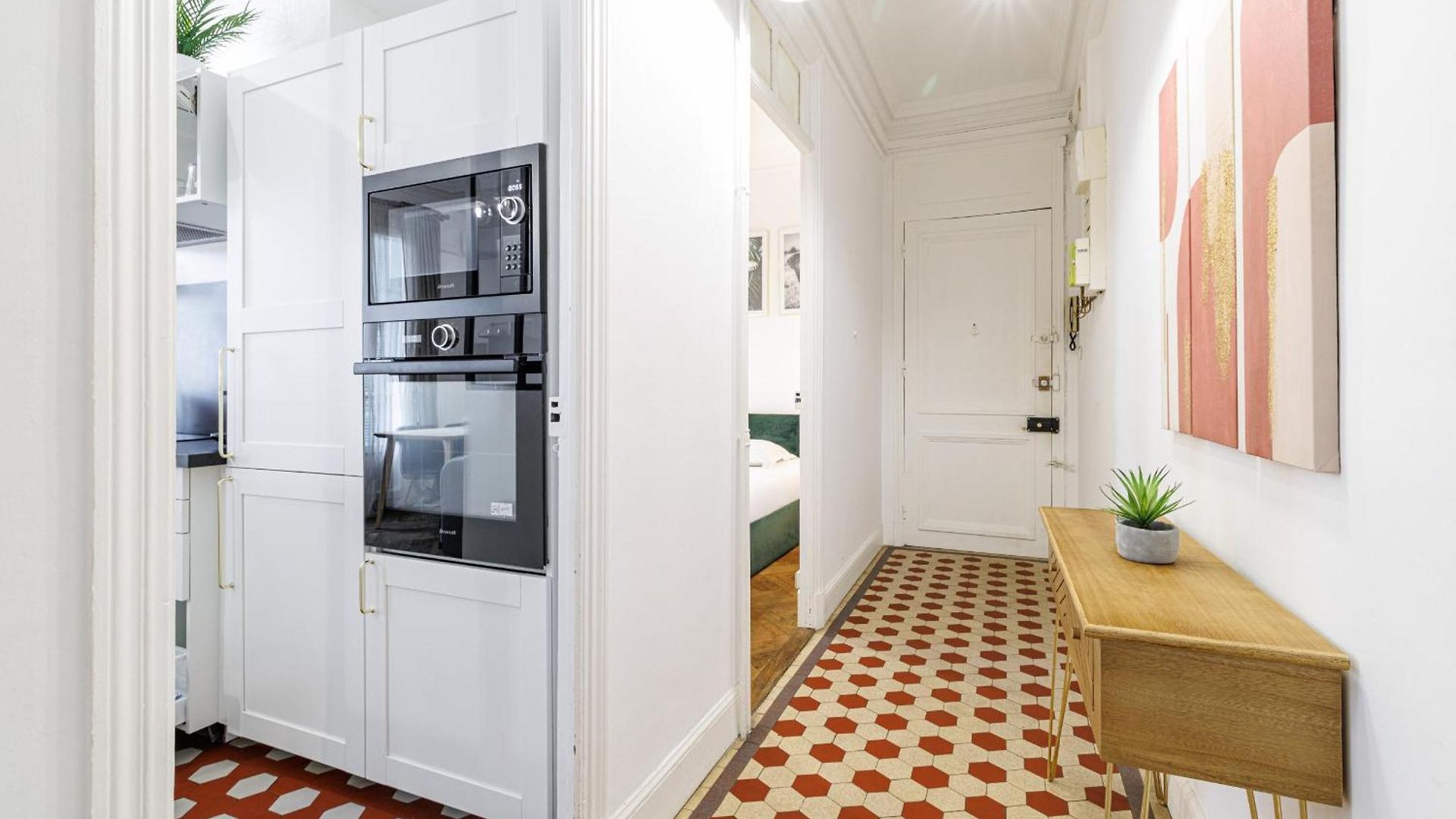 Large 2 Bdr Center Close To Train Station Appartement *