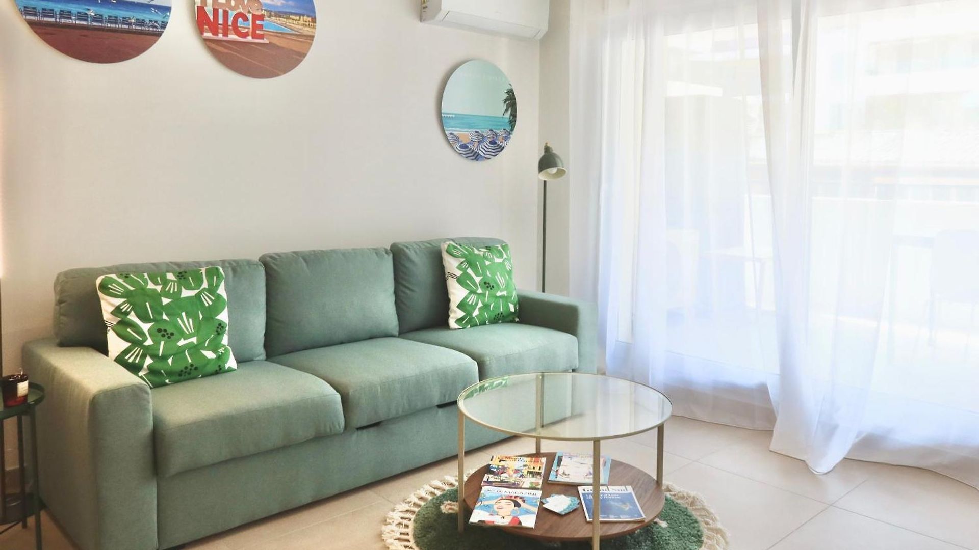 Time - Chic With Sunny Terrace, Port Apartment *