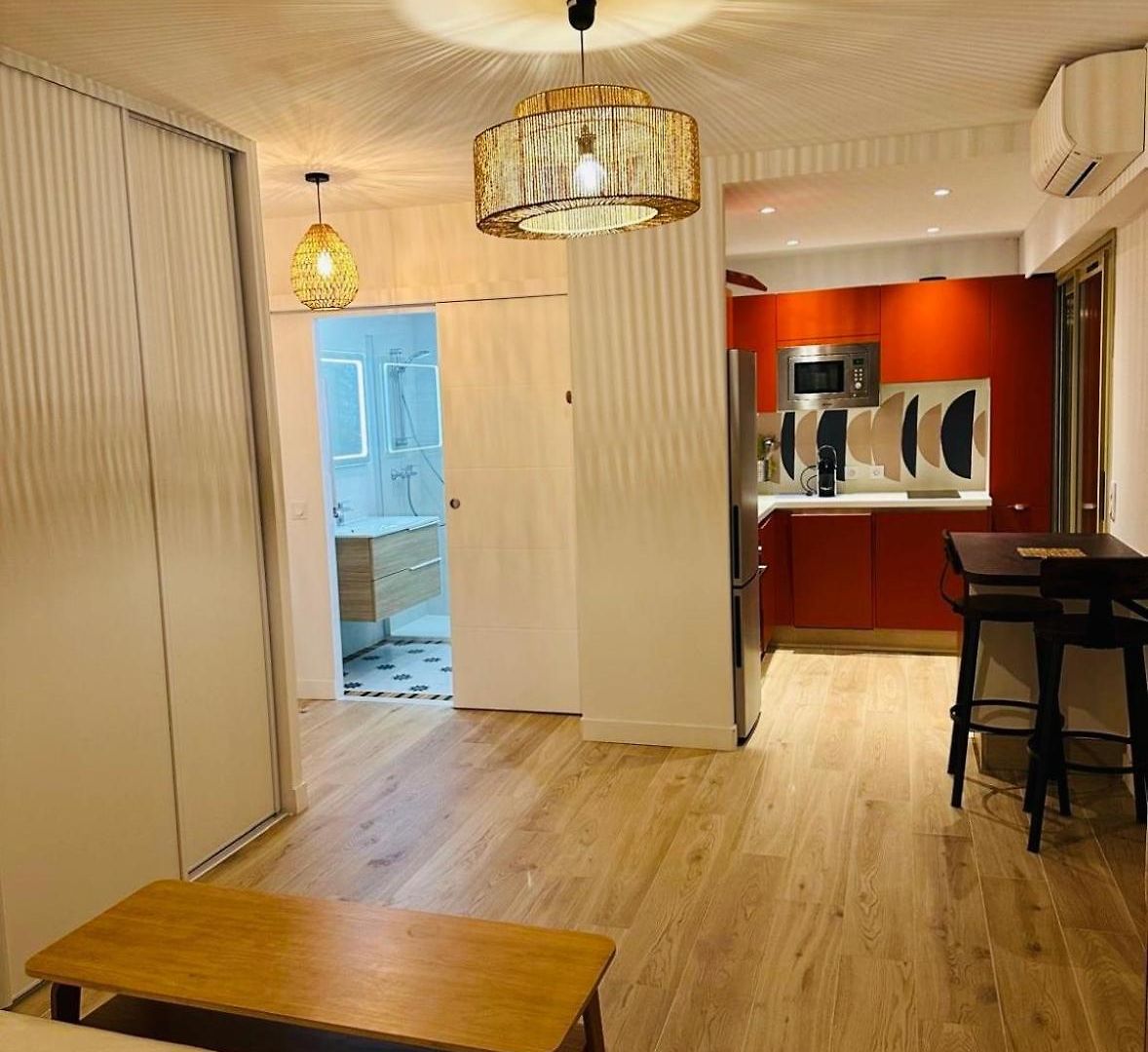 New - Golden Square - Large One-bedroom - Air-conditioning - Parking Nice