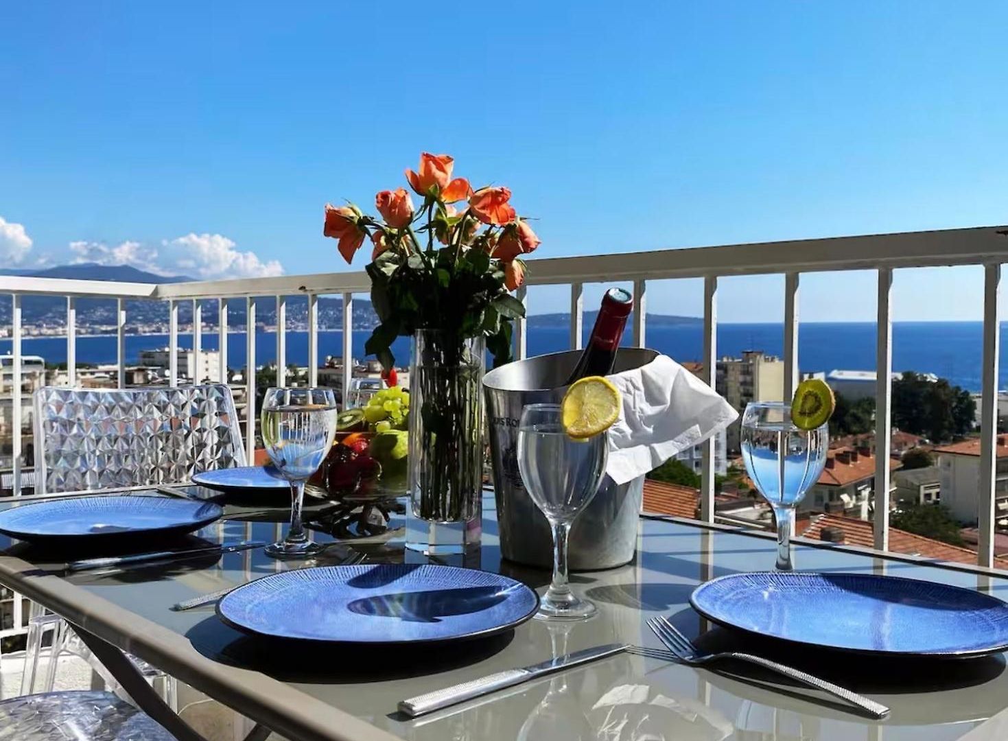 Panoramic Sea View - Terrace - Air Conditioning - 2 Bedrooms - Wifi - Kitchen - Tram Appartement