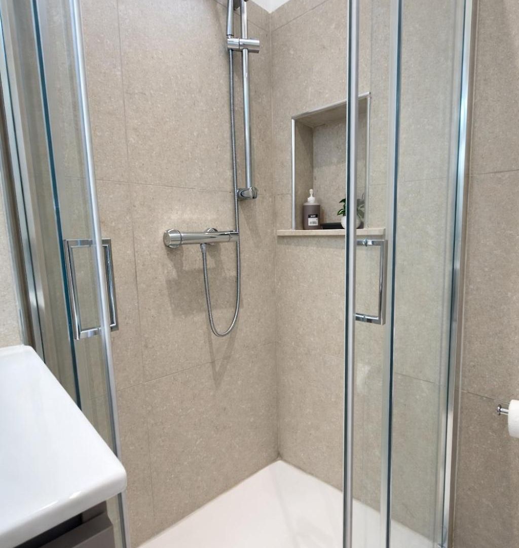 Rénové 3 Chambres, 8 Pers, à 50 M Appartement