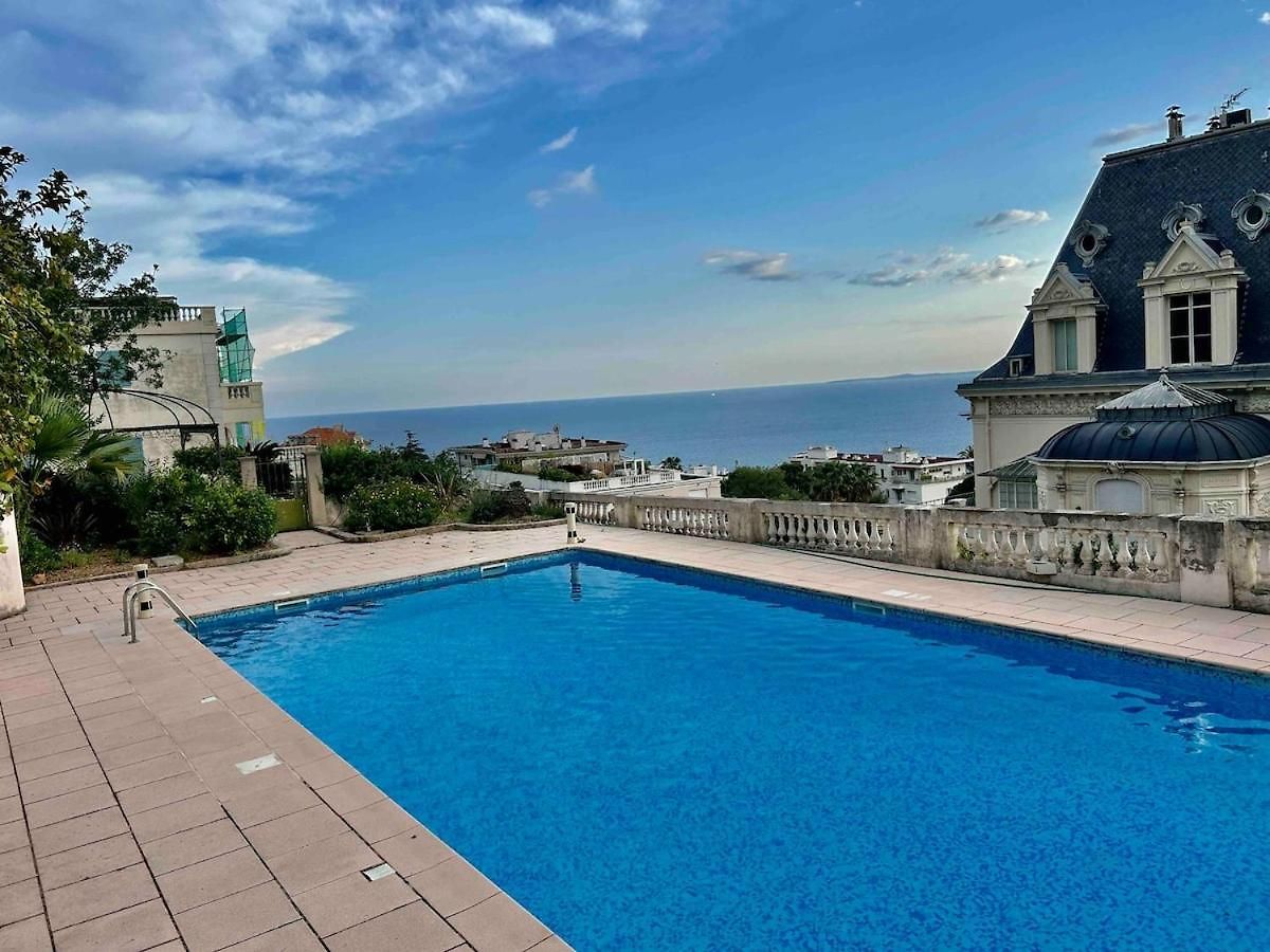 With Large Terrace & Sea View Over Appartement