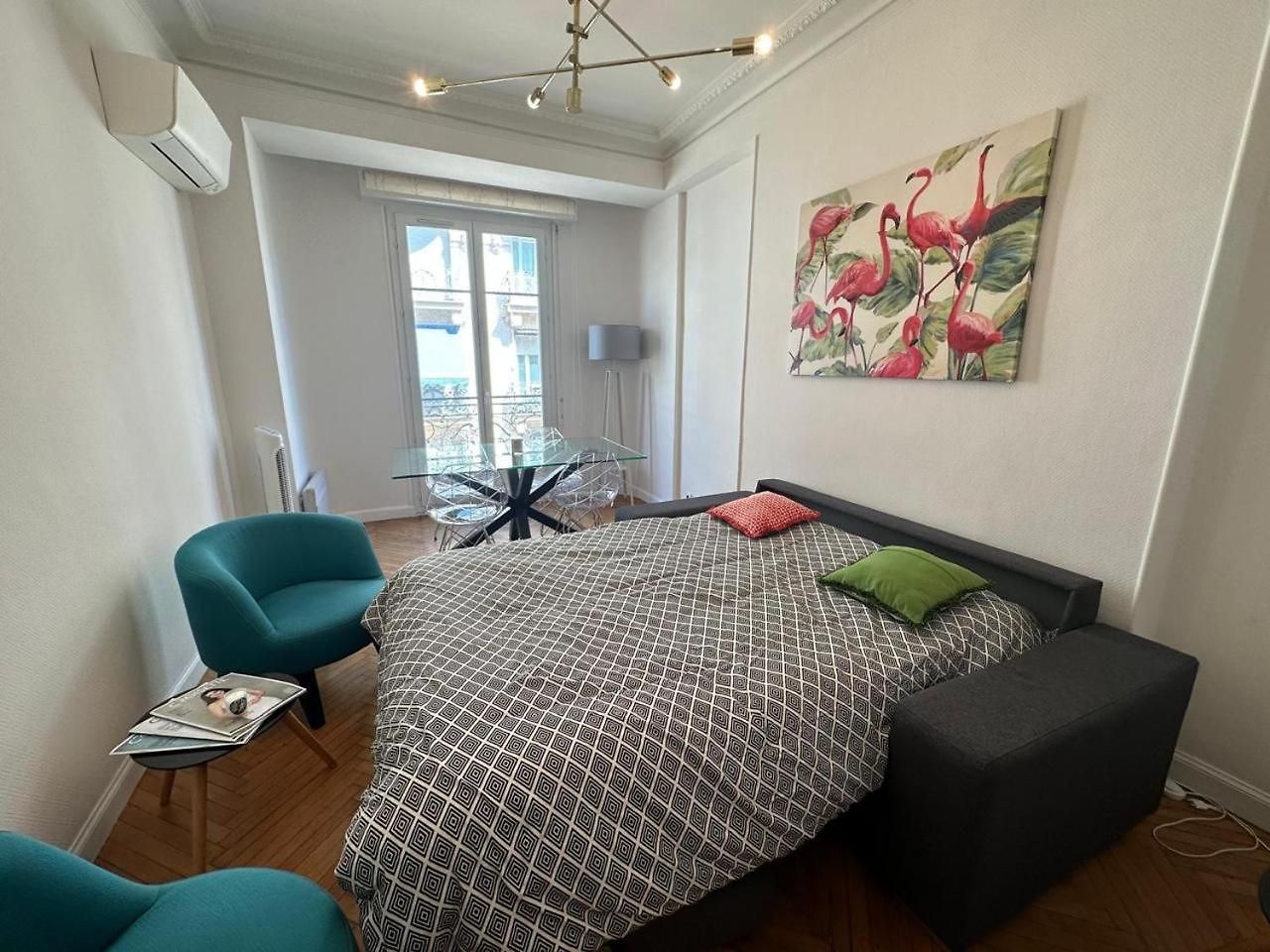 Palais Catherina 3 Pièces Et Commerces Rivoli Appartement