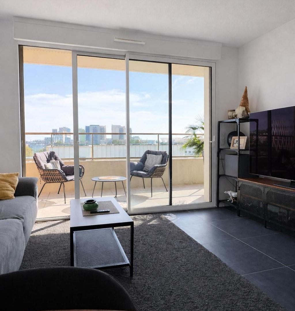 Luxury With Balcony & Rooftop Apartment *