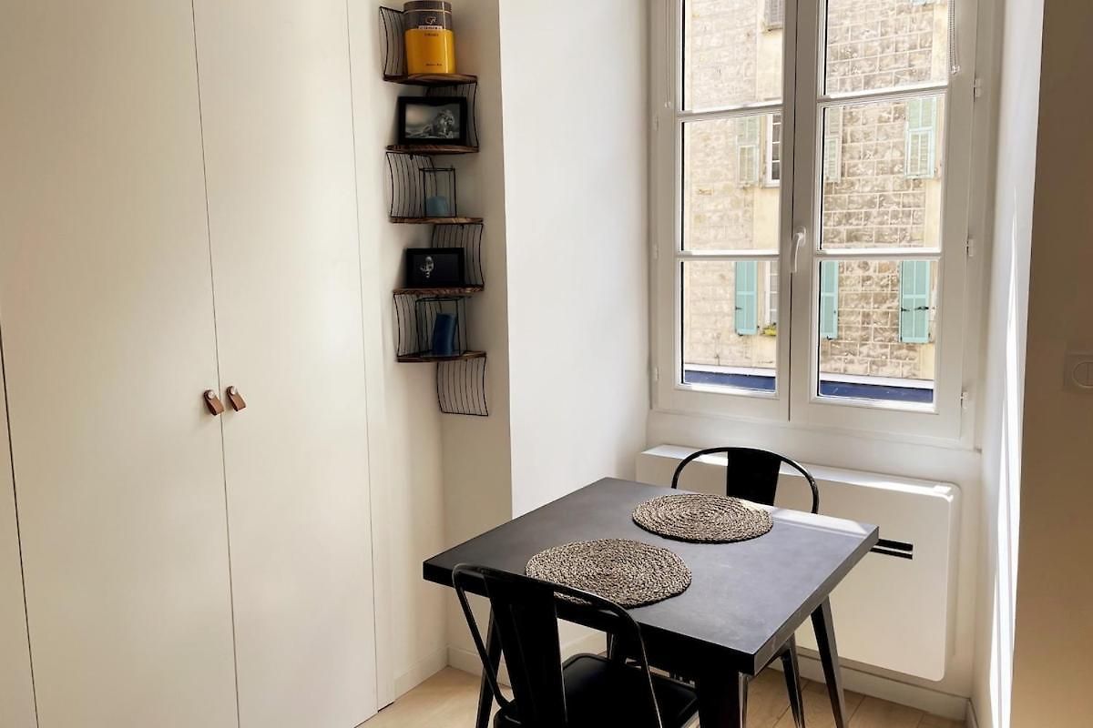 Bright Modern Studio, Port, Walk To Tram And Beach! Nice