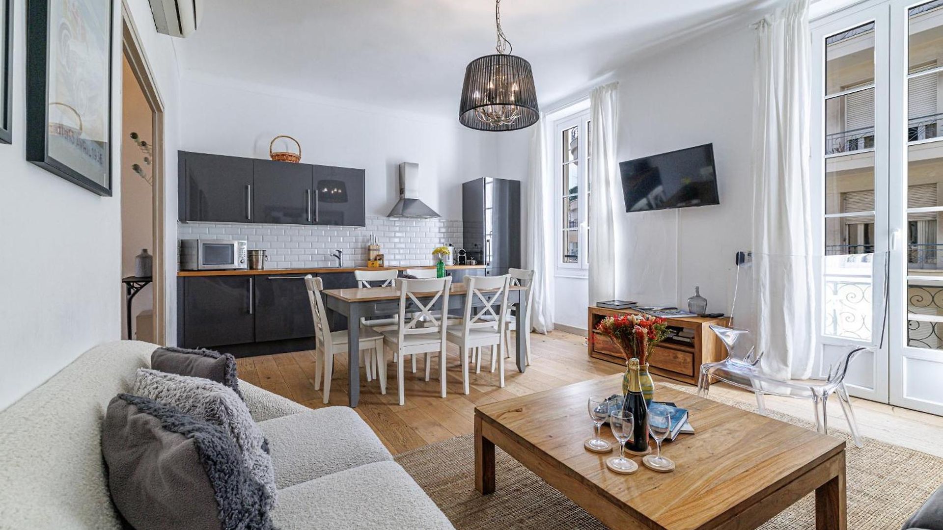 Wide & 3 Bdr - Ac & Balcony * Nice