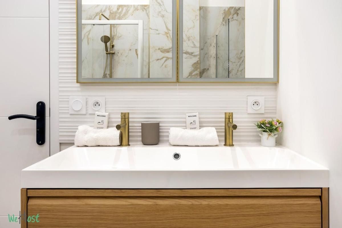 Wehost D2 - Smart & Chic Loft, 3 Mins To Beaches
