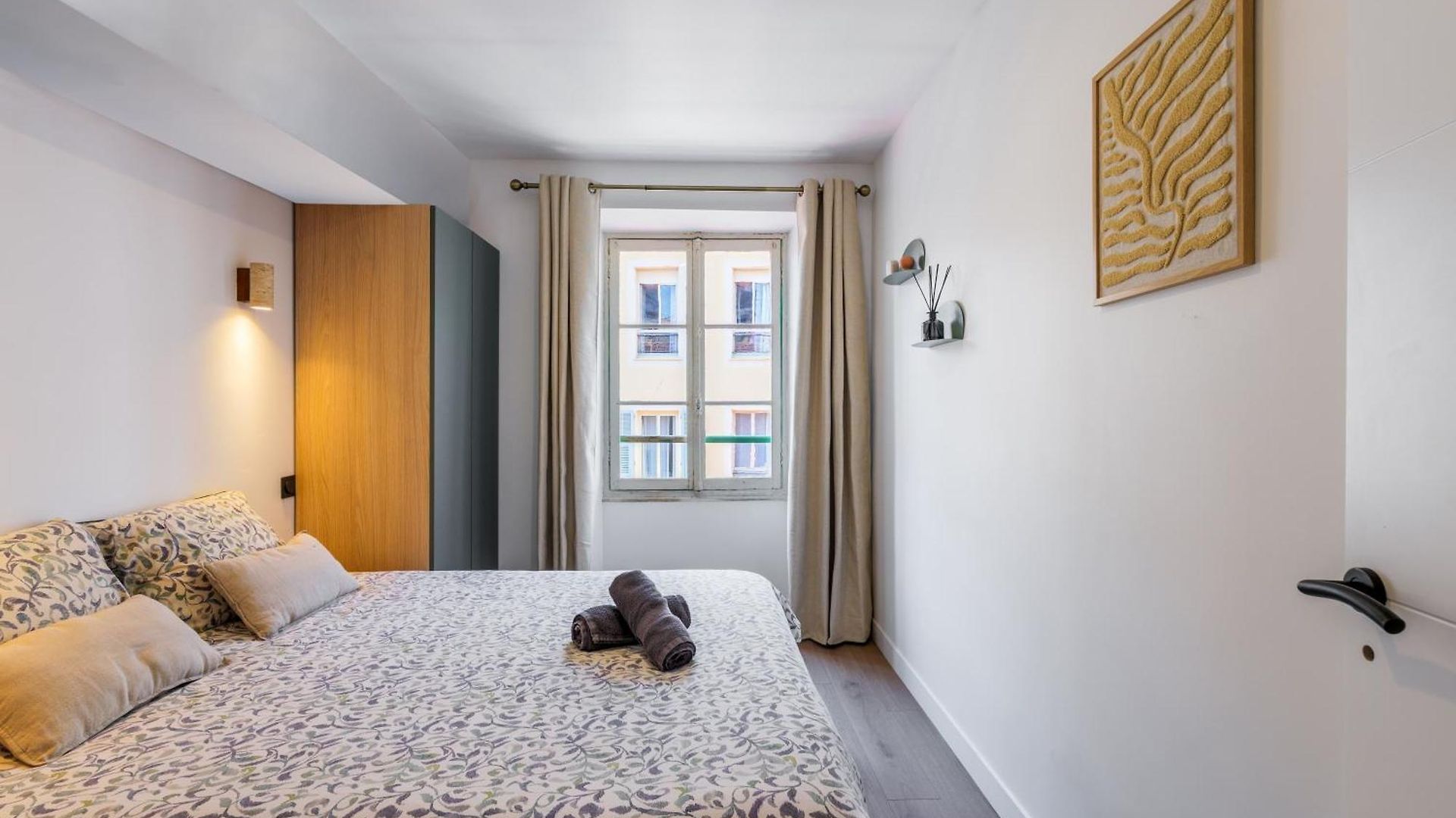 Bright 3 Close To Place Massena *