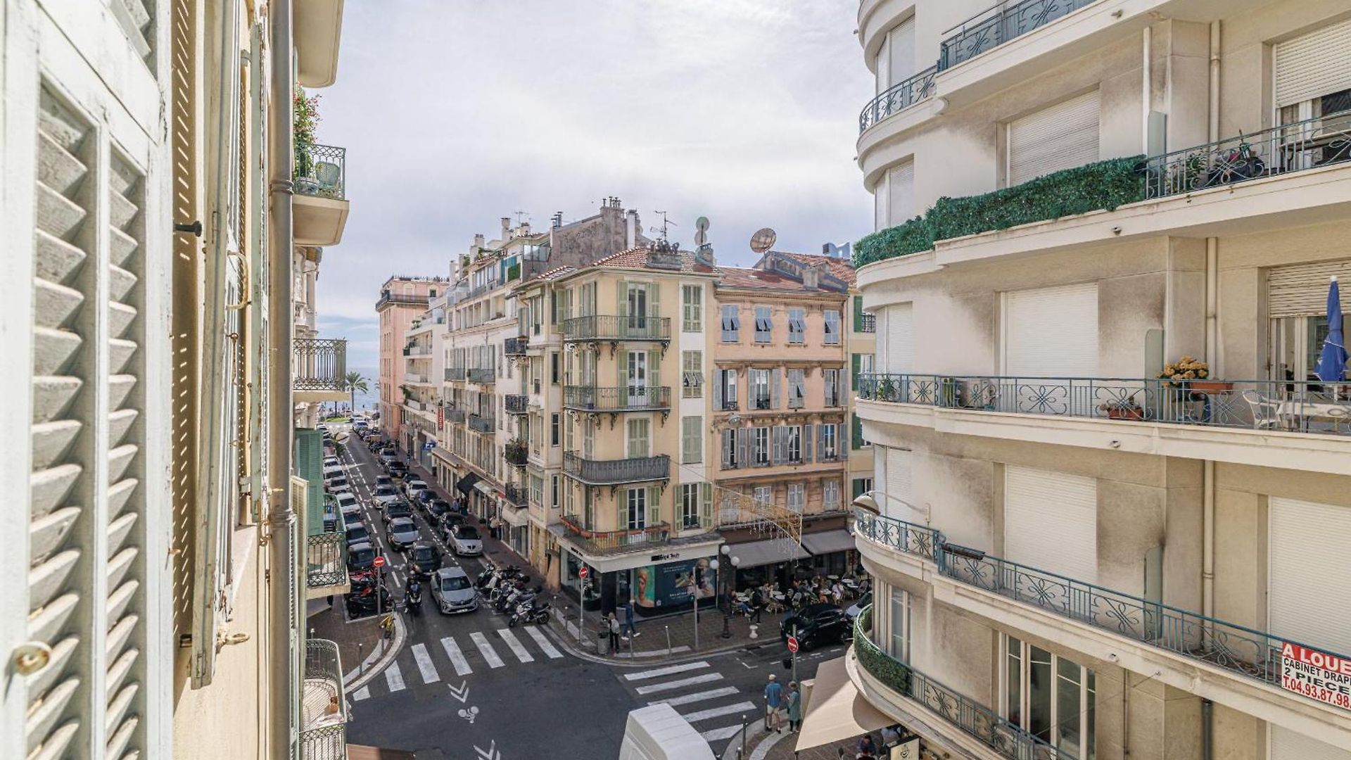 Wide & 3 Bdr - Ac & Balcony *
