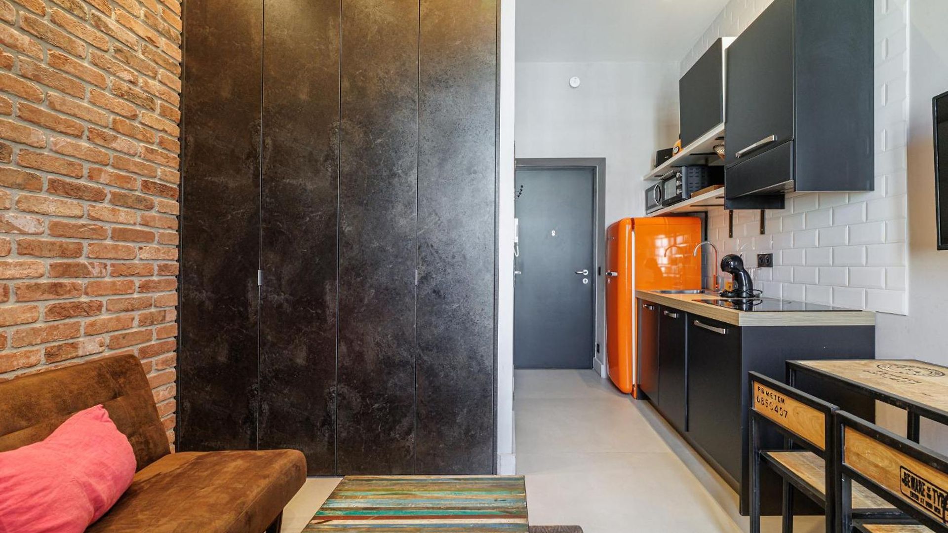Charming 1 Bdr Downtown * Nice