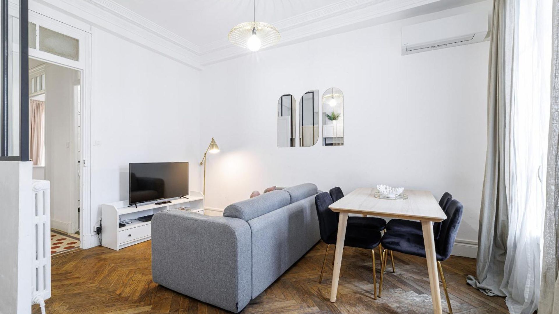 Large 2 Bdr Center Close To Train Station Appartement *