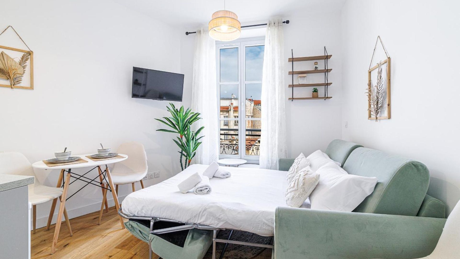 Charming Center 402