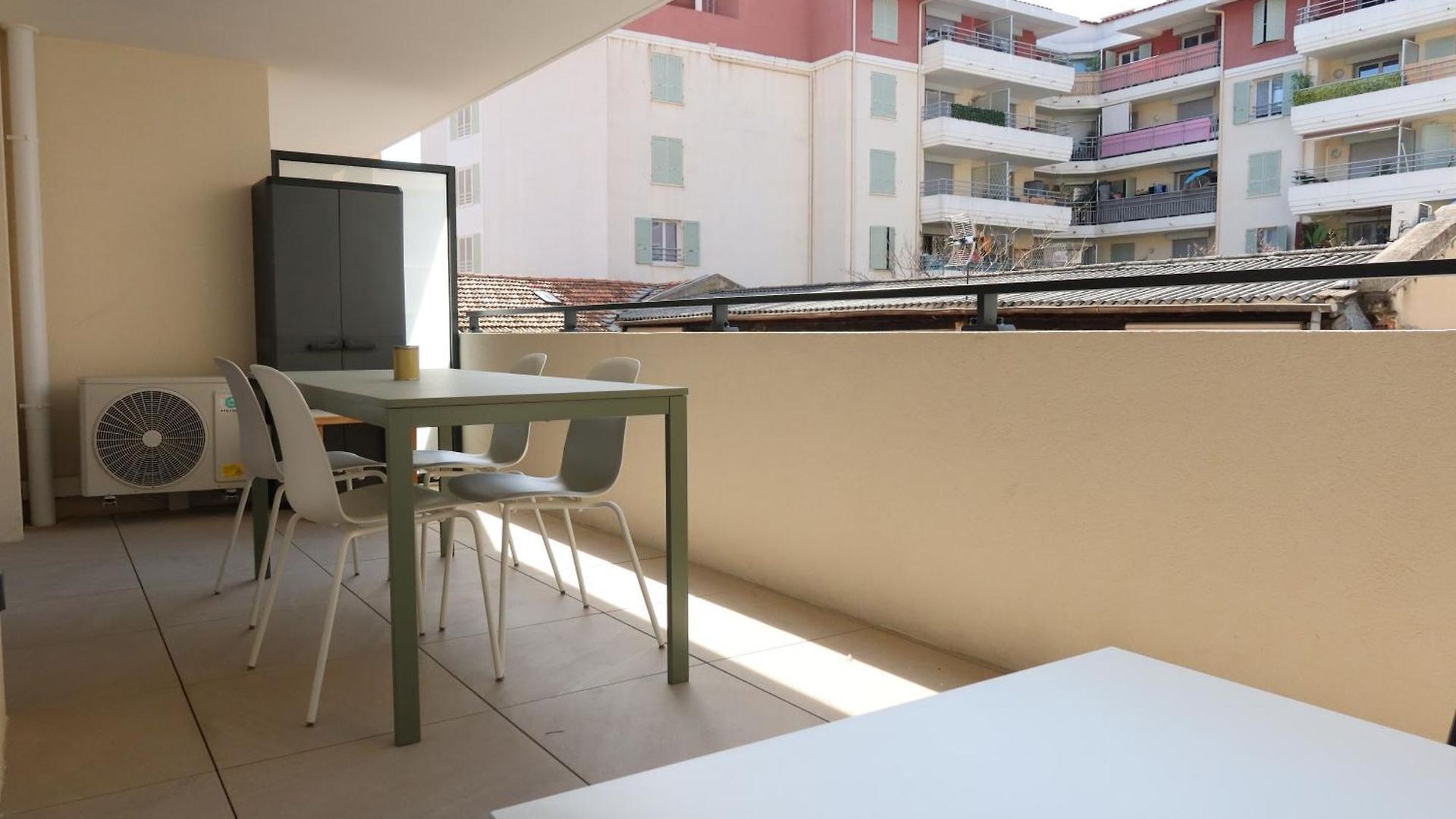 Time - Chic With Sunny Terrace, Port
