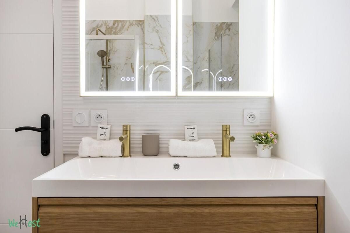 Apartment Wehost D2 - Smart & Chic Loft, 3 Mins To Beaches *