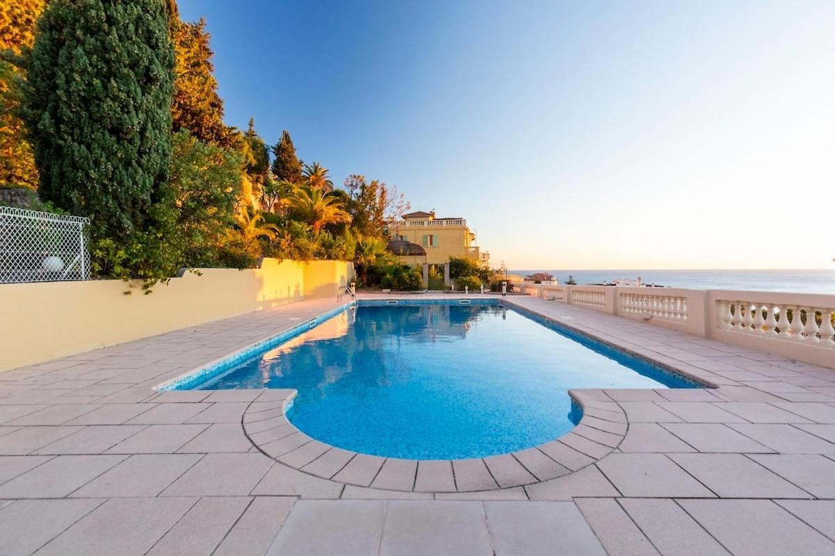 With Large Terrace & Sea View Over Nice