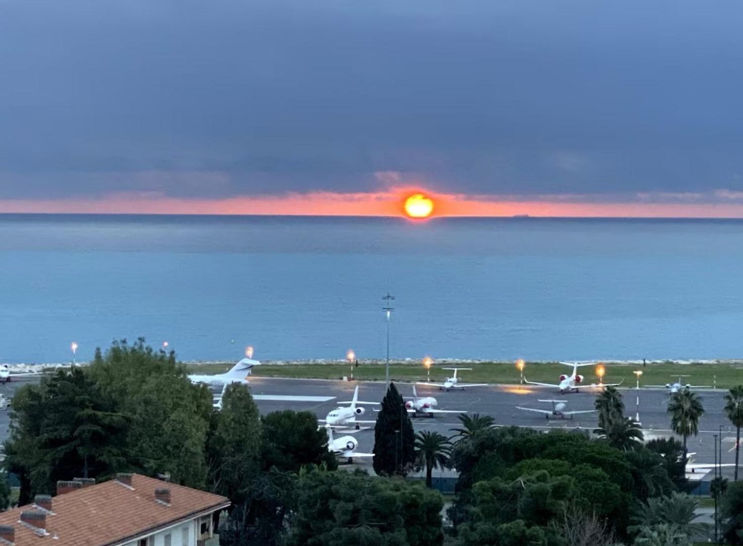 Panoramic Sea View - Terrace - Air Conditioning - 2 Bedrooms - Wifi - Kitchen - Tram