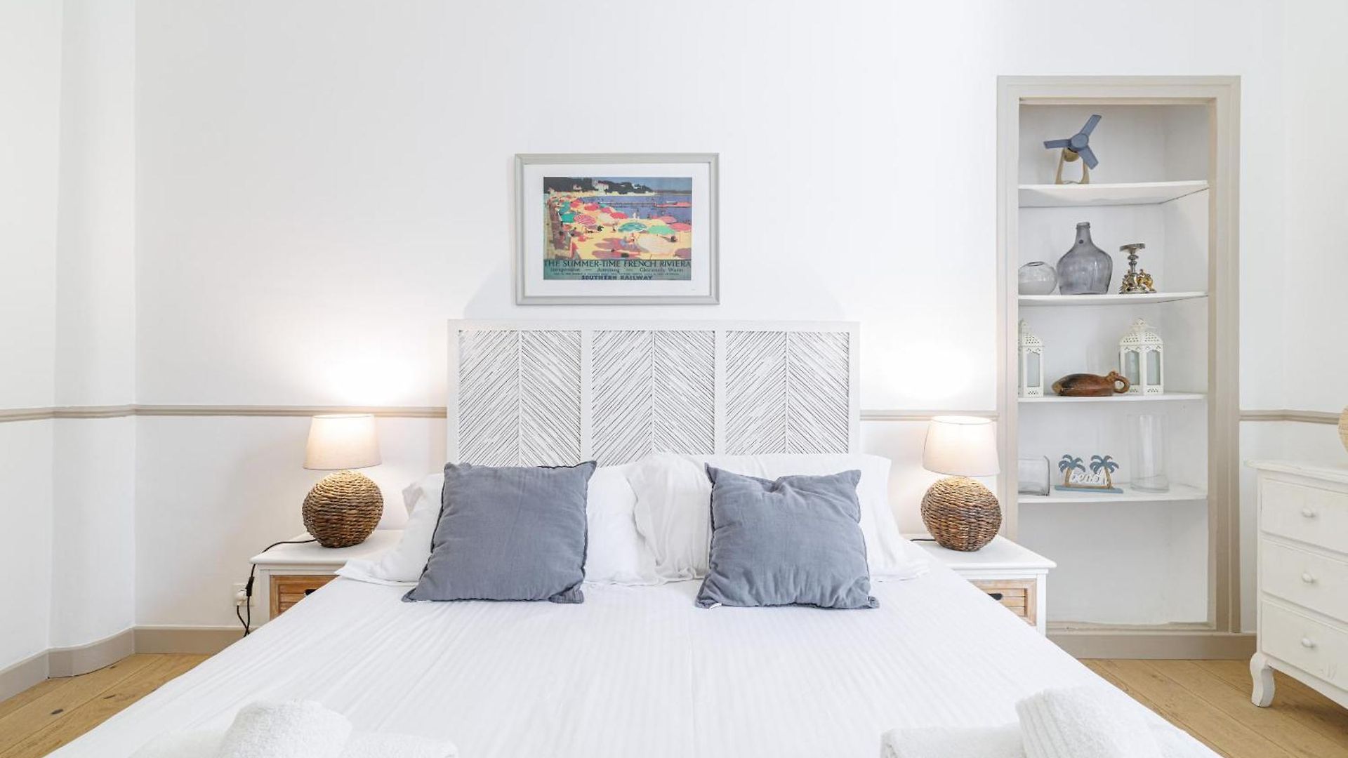 Wide & 3 Bdr - Ac & Balcony Apartment *