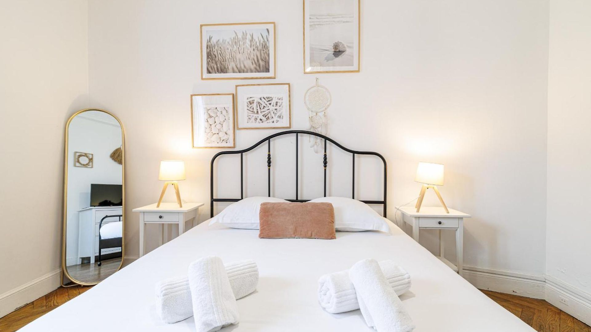 Large 2 Bdr Center Close To Train Station Appartement