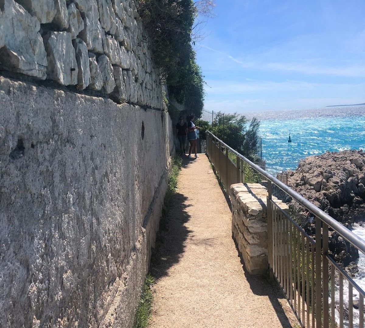 Promenade Des Anglais-2 Mins Walk To Beach- Charming Duplex -air Conditioning Wi-fi Appartement *
