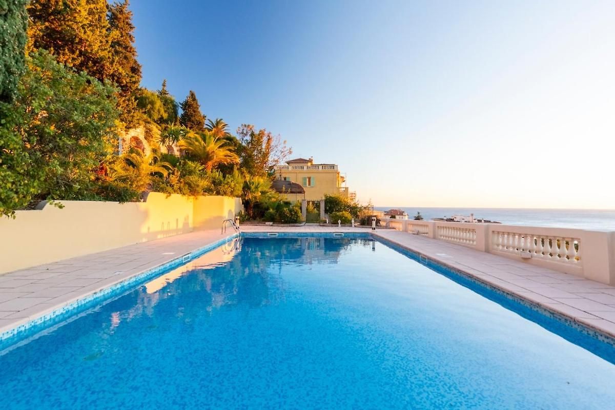 With Large Terrace & Sea View Over Appartement *