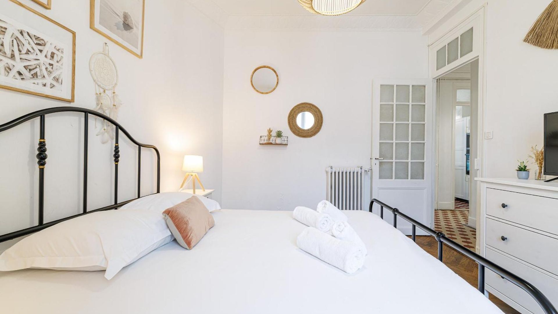 Appartement Large 2 Bdr Center Close To Train Station