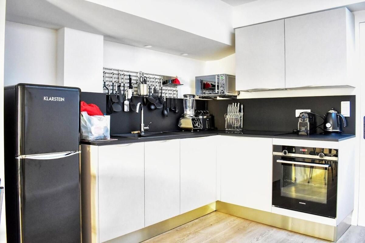 Apartment Aux Portes Du Vieux-nice - 2chambres / 4 Personnes - & A/c Nice