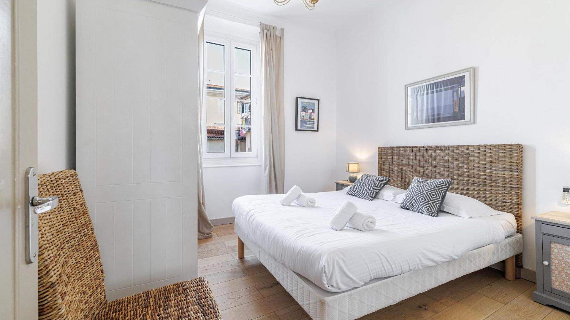 Wide & 3 Bdr - Ac & Balcony