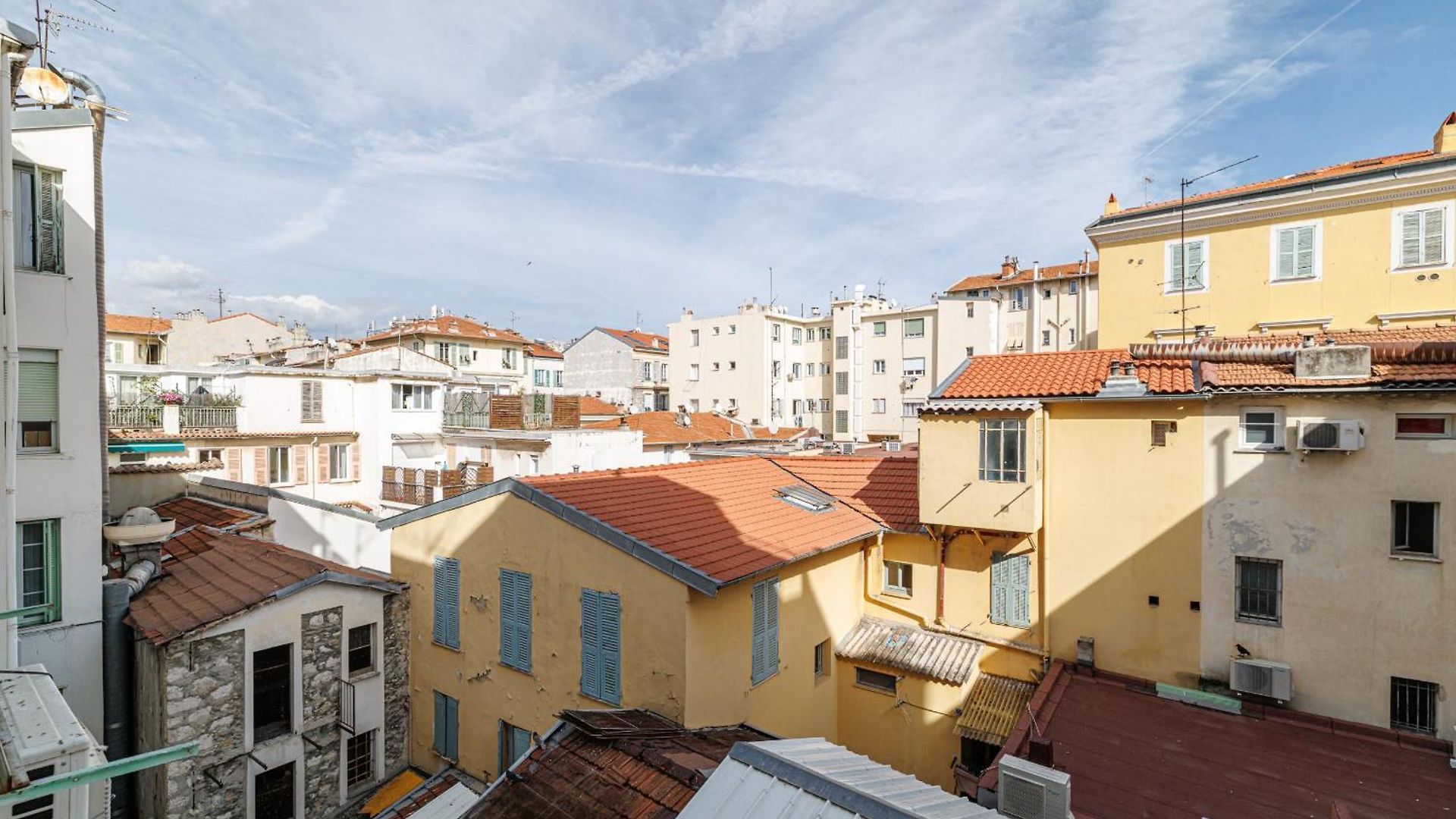 Wide & 3 Bdr - Ac & Balcony Apartment Nice
