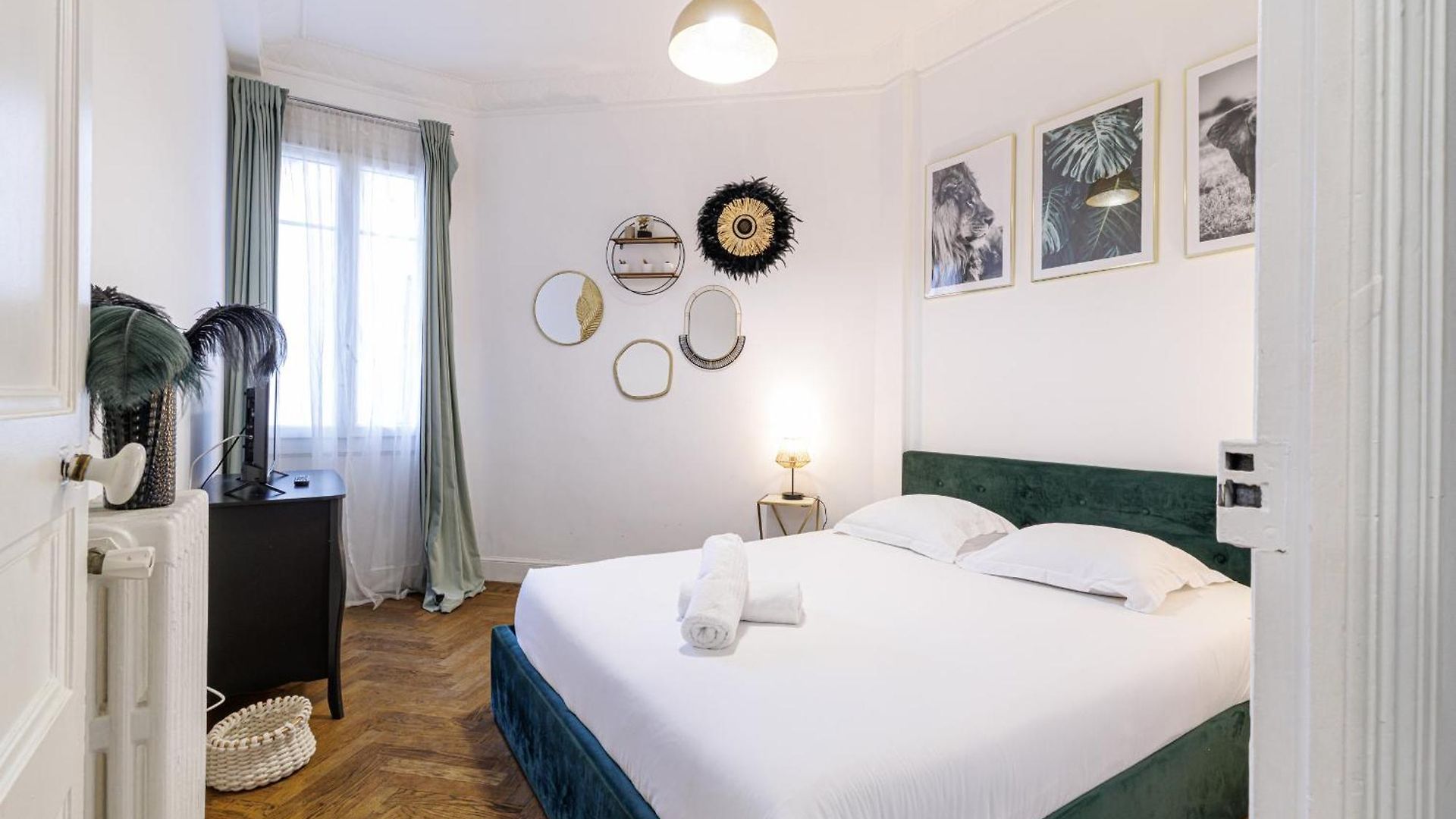 Large 2 Bdr Center Close To Train Station Appartement