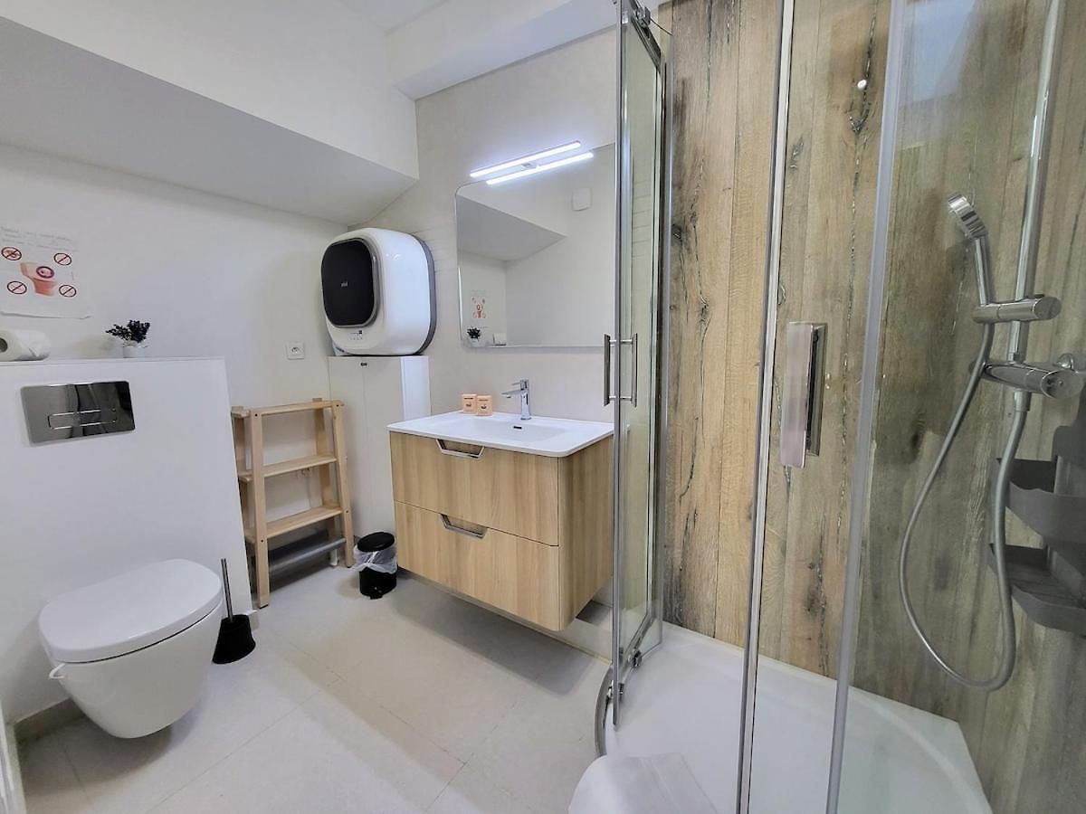 Aux Portes Du Vieux-nice - 2chambres / 4 Personnes - & A/c Apartment Nice