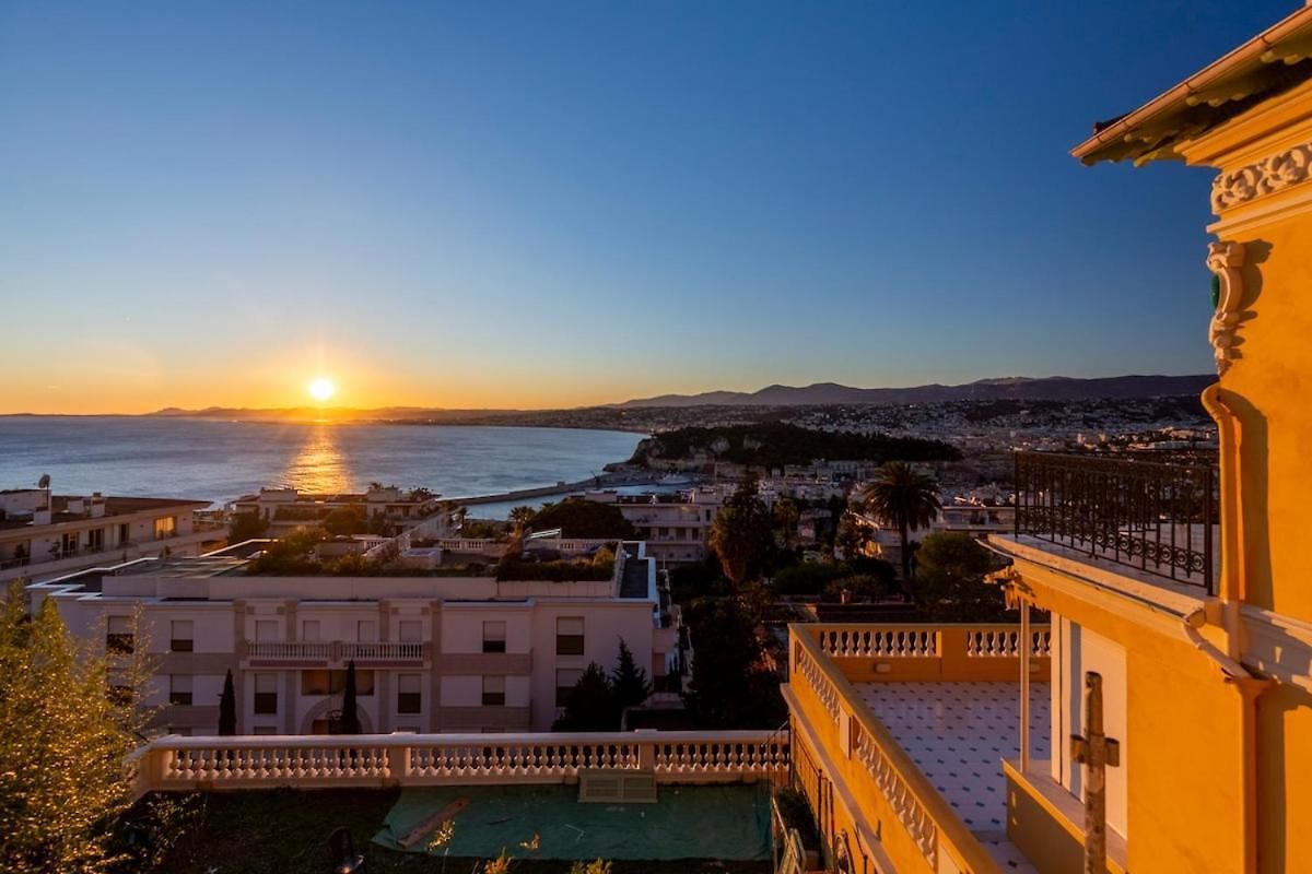 With Large Terrace & Sea View Over Appartement