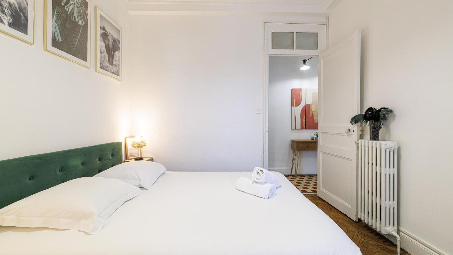 Large 2 Bdr Center Close To Train Station