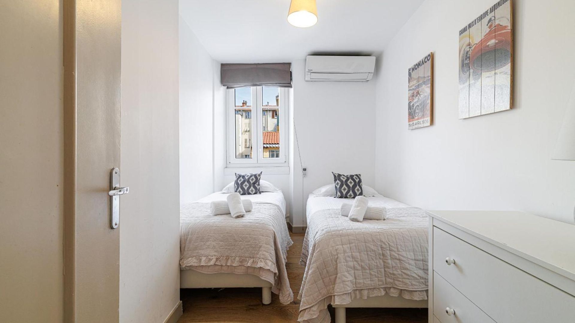 Wide & 3 Bdr - Ac & Balcony Apartment Nice