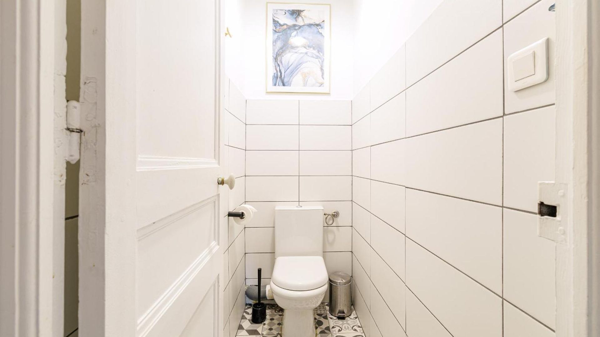 Large 2 Bdr Center Close To Train Station Appartement