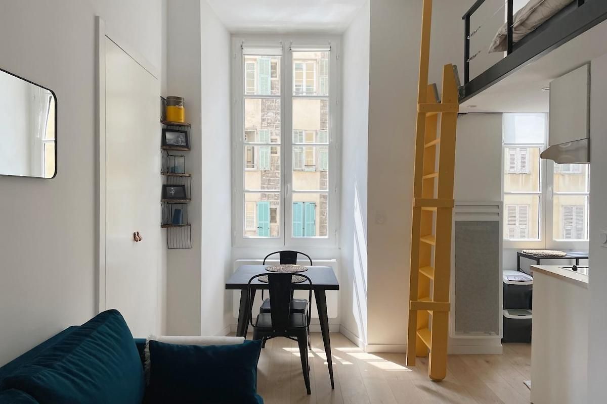 Bright Modern Studio, Port, Walk To Tram And Beach! *