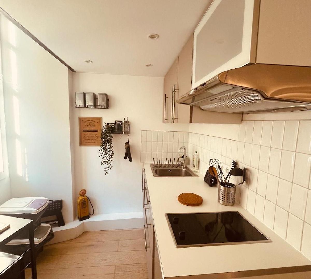Bright Modern Studio, Port, Walk To Tram And Beach! Nice