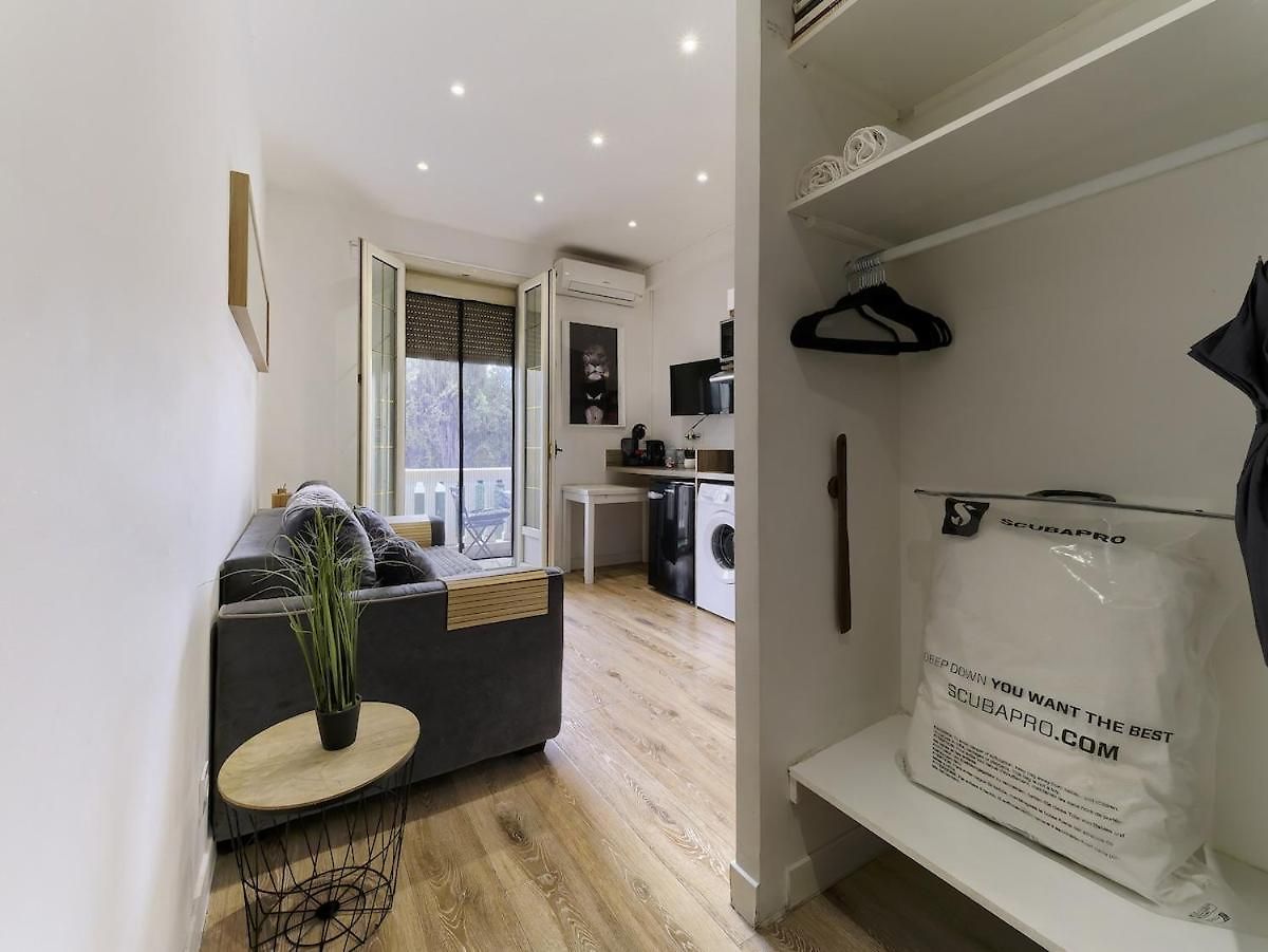 Promenade Des Anglais-2 Mins Walk To Beach- Charming Duplex -air Conditioning Wi-fi Appartement