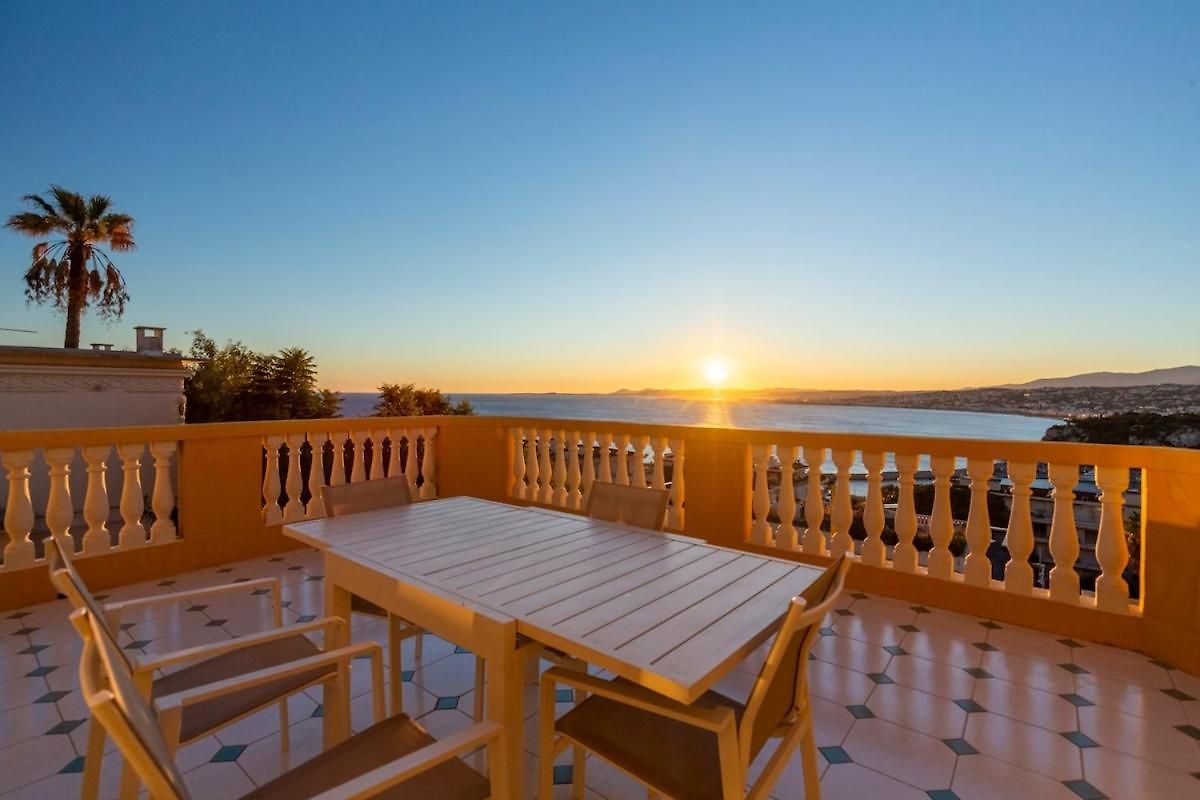 With Large Terrace & Sea View Over Appartement *