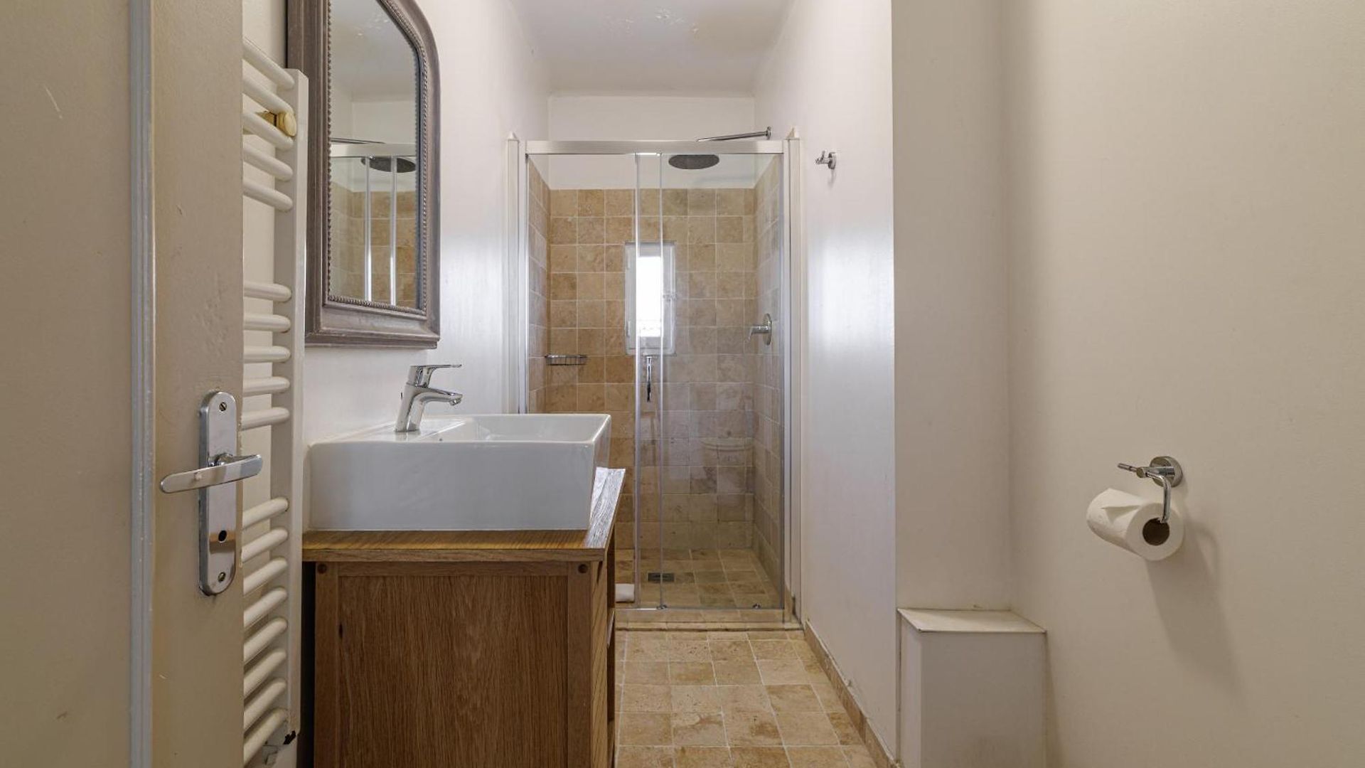Apartment Wide & 3 Bdr - Ac & Balcony