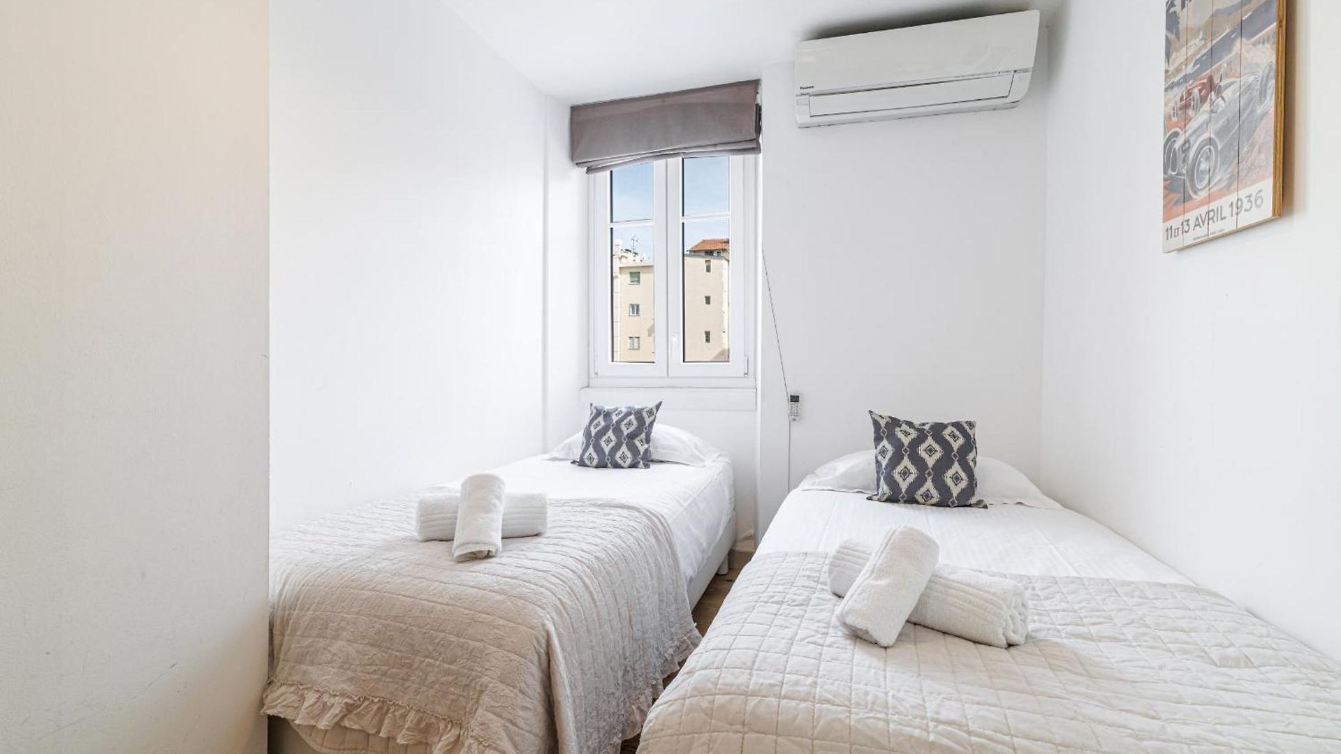 Wide & 3 Bdr - Ac & Balcony * Nice