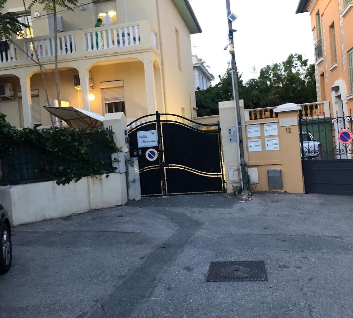 Appartement Promenade Des Anglais-2 Mins Walk To Beach- Charming Duplex -air Conditioning Wi-fi Nice