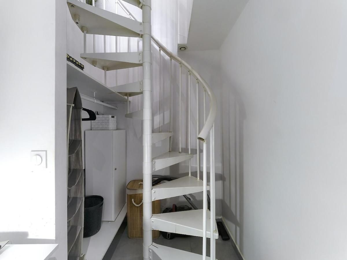 Appartement Promenade Des Anglais-2 Mins Walk To Beach- Charming Duplex -air Conditioning Wi-fi Nice