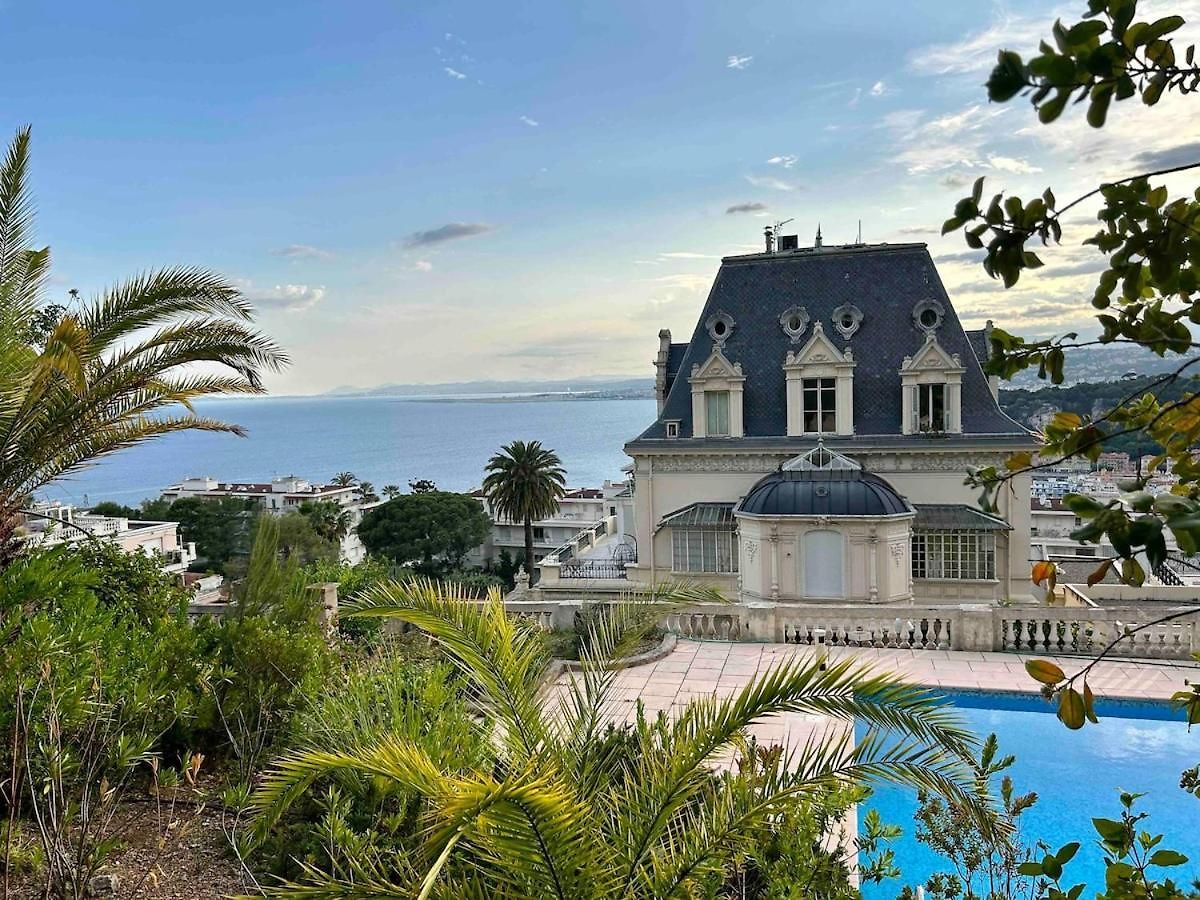 Appartement With Large Terrace & Sea View Over