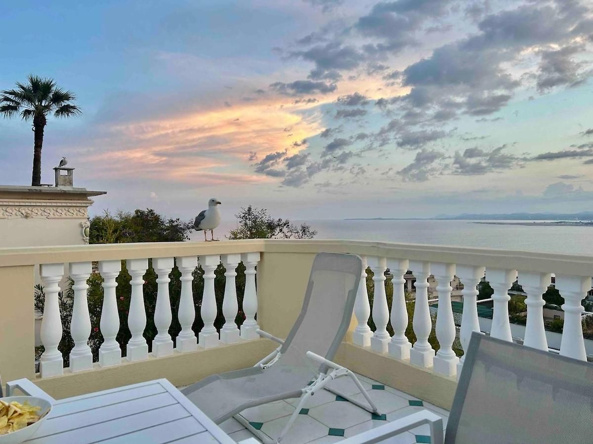 With Large Terrace & Sea View Over Appartement Nice