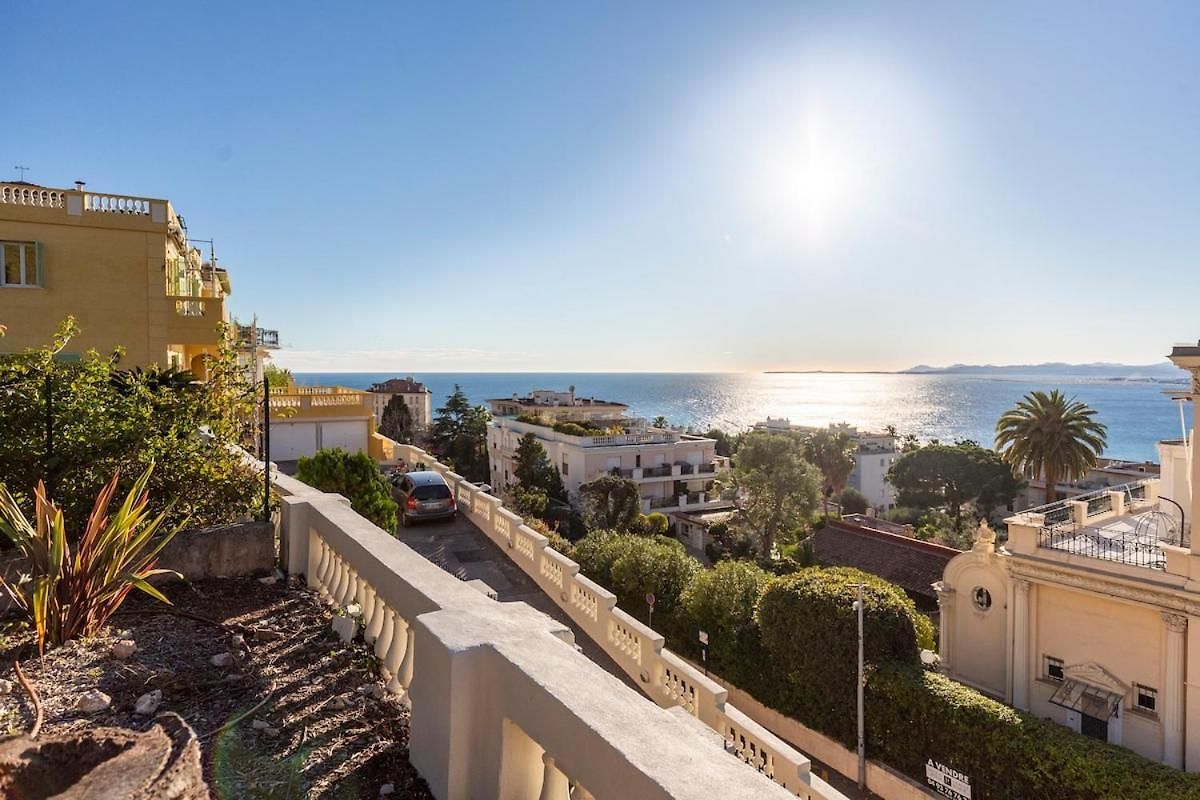 With Large Terrace & Sea View Over * Nice