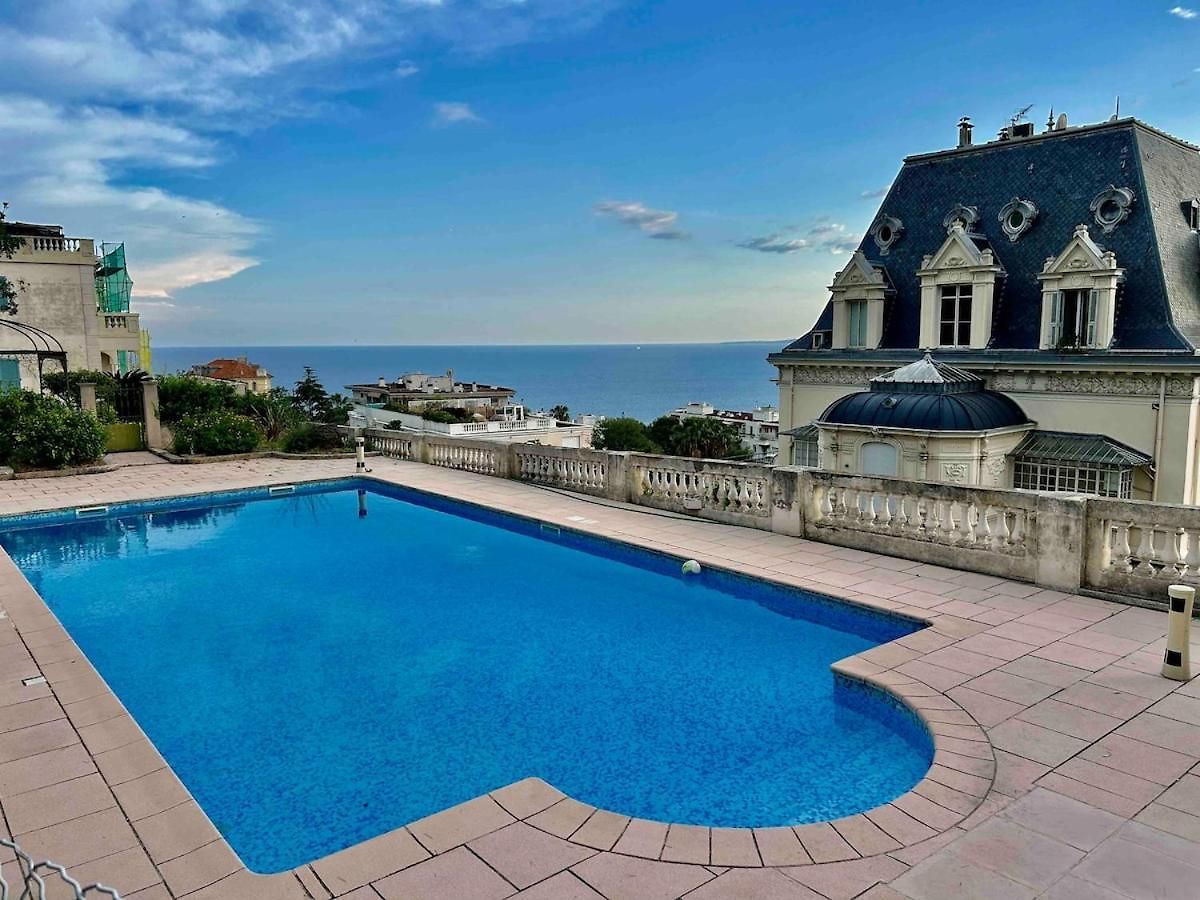 Appartement With Large Terrace & Sea View Over Nice