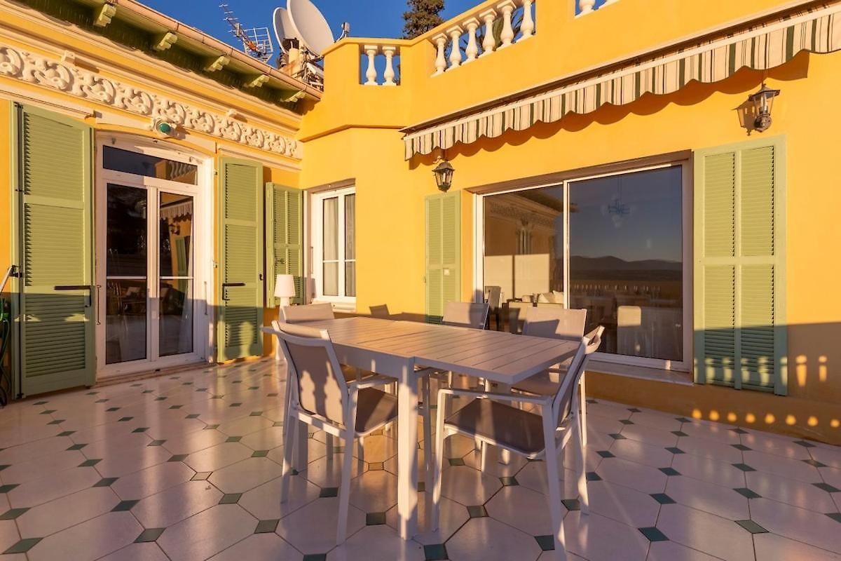 With Large Terrace & Sea View Over Nice