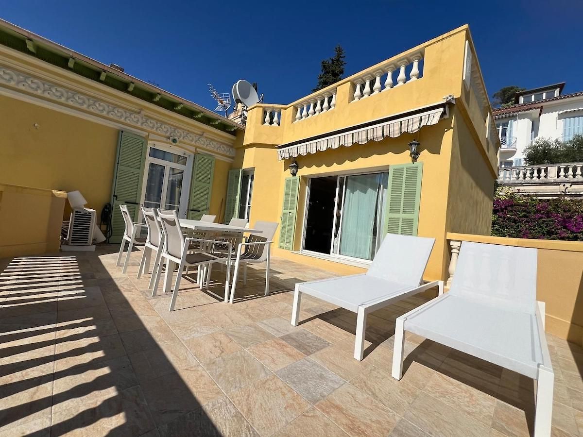 Appartement With Large Terrace & Sea View Over